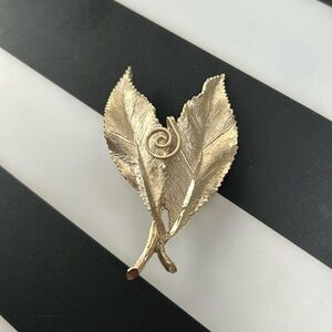 BSK Vintage Leaf Pin